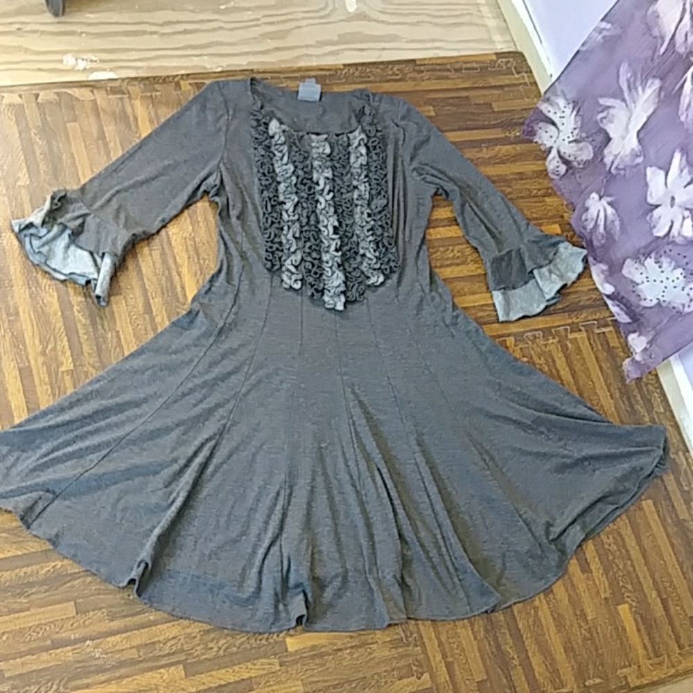 Rabbit Design Dress - Picture 6 of 6